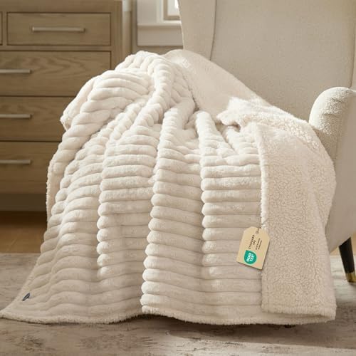 Bedsure ComfyFleece® Waterproof Dog Blankets by BEDSURE